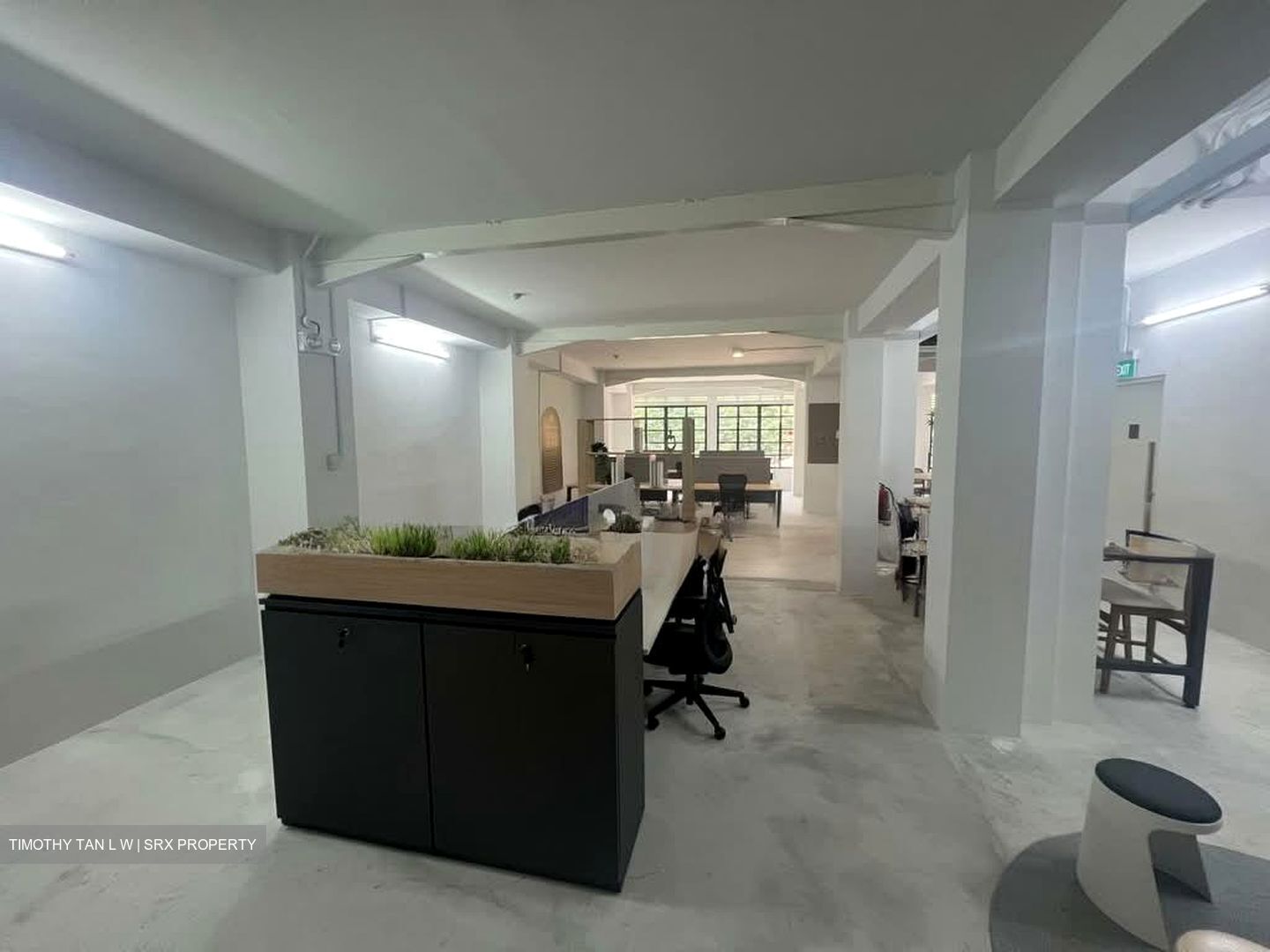 North Canal Road (D1), Office #589651271